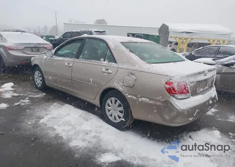 2005 Toyota Camry Le z USA, uszkodzony, nr VIN 4T1BE32K85U102670